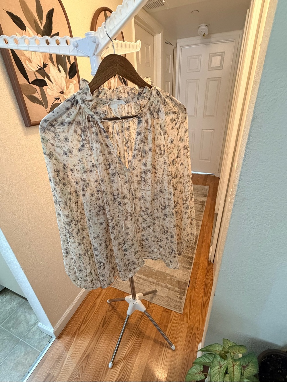 H&M Cream Floral Tie-Neck Blouse